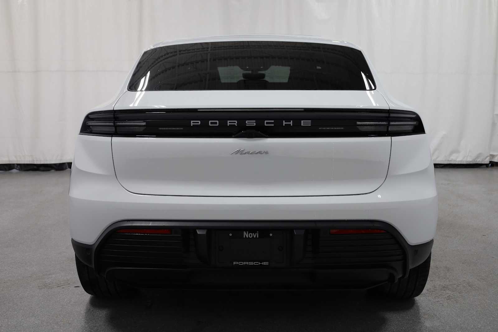 Thumbnail: 2025 Porsche Macan - 9