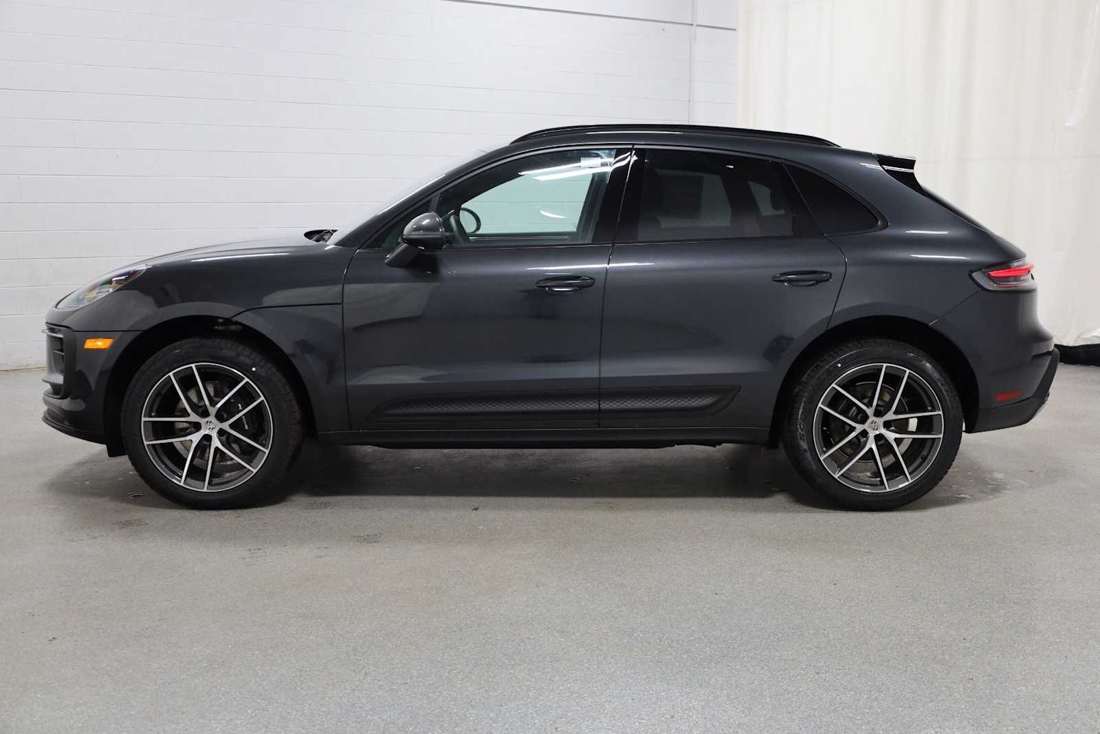 Thumbnail: 2026 Porsche Macan - 2