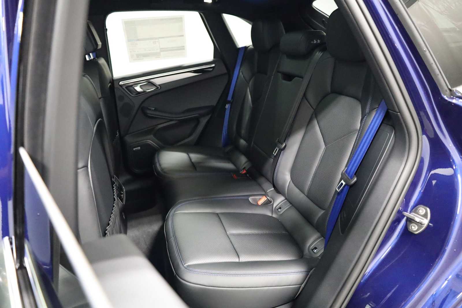 Thumbnail: 2026 Porsche Macan - 36