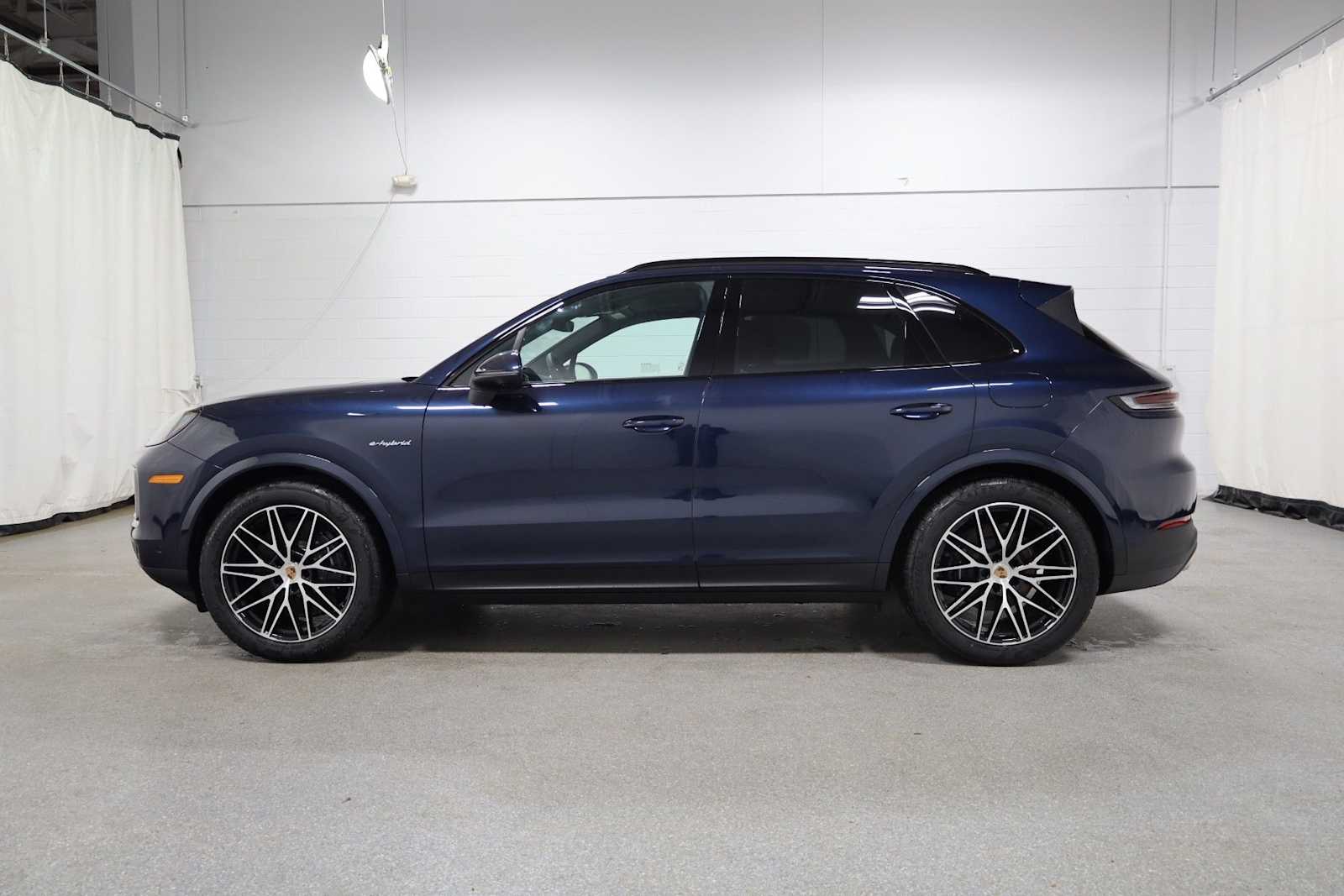 Thumbnail: 2026 Porsche Cayenne - 2
