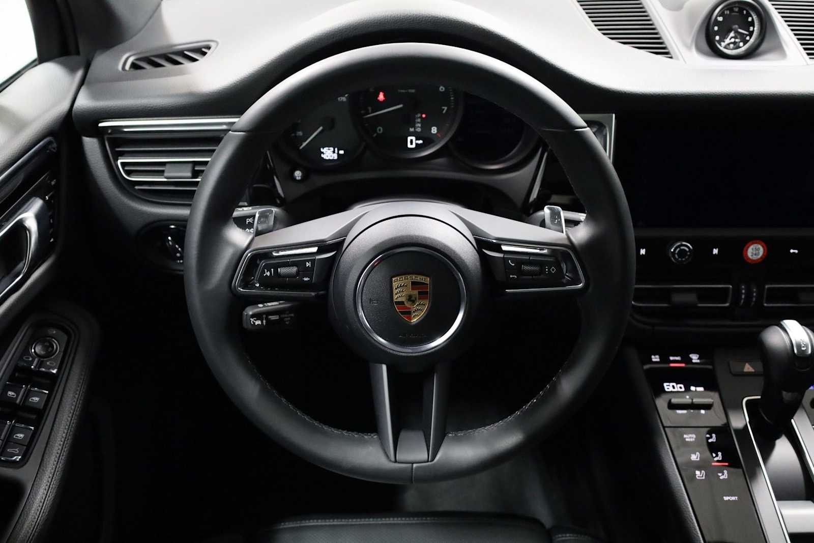 Thumbnail: 2025 Porsche Macan - 25