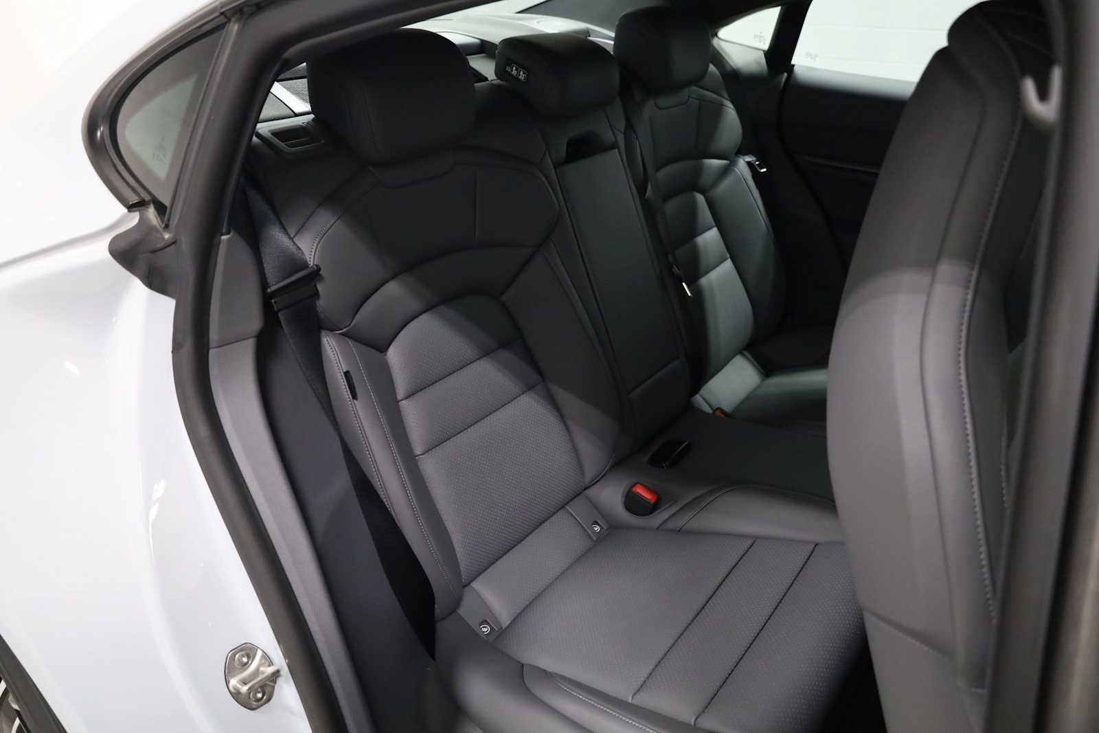 Thumbnail: 2025 Porsche Taycan - 33