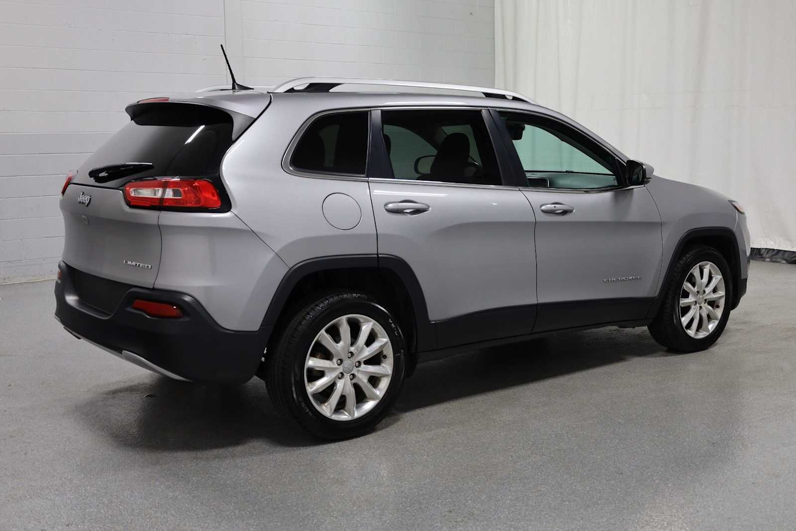 Thumbnail: 2016 Jeep Cherokee - 9