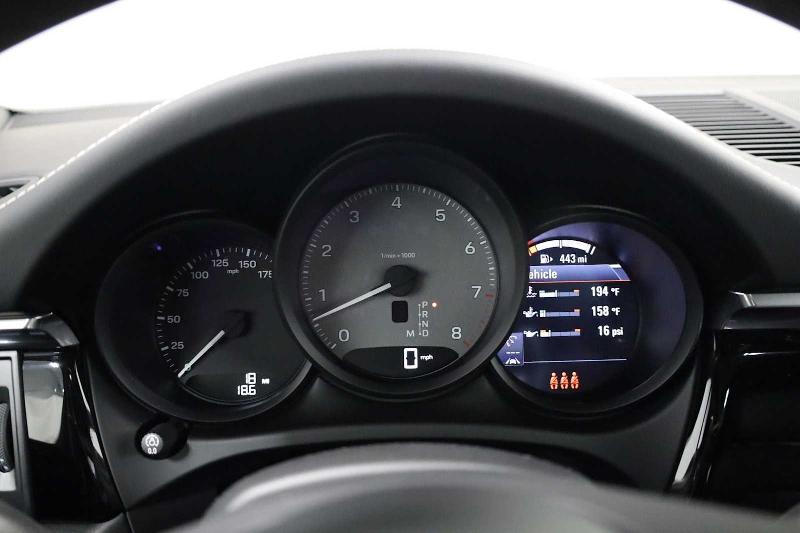 Thumbnail: 2026 Porsche Macan - 24