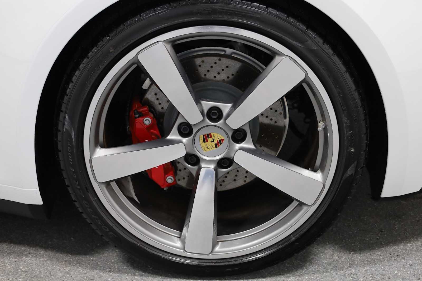 Thumbnail: 2024 Porsche 911 - 32
