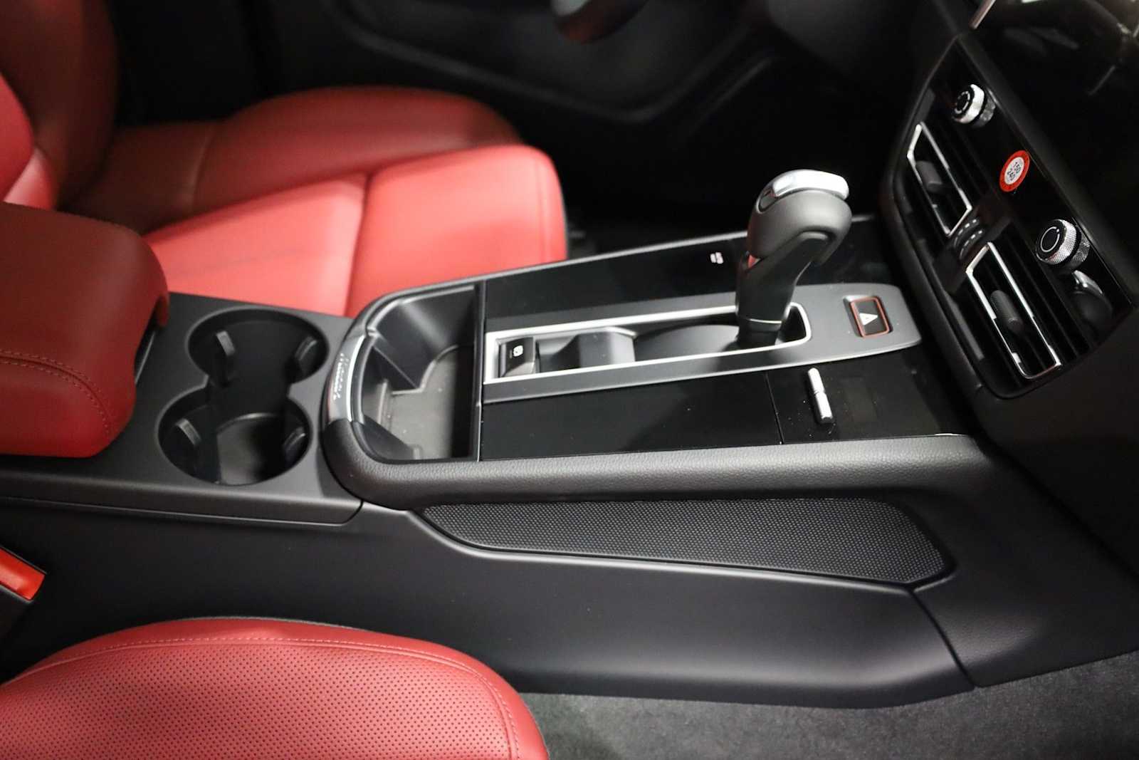 Thumbnail: 2026 Porsche Macan - 21