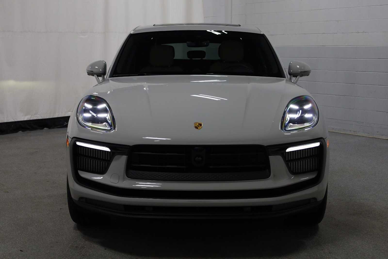 Thumbnail: 2026 Porsche Macan - 14