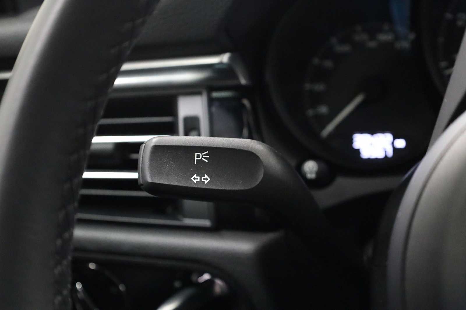 Thumbnail: 2023 Porsche Macan - 31