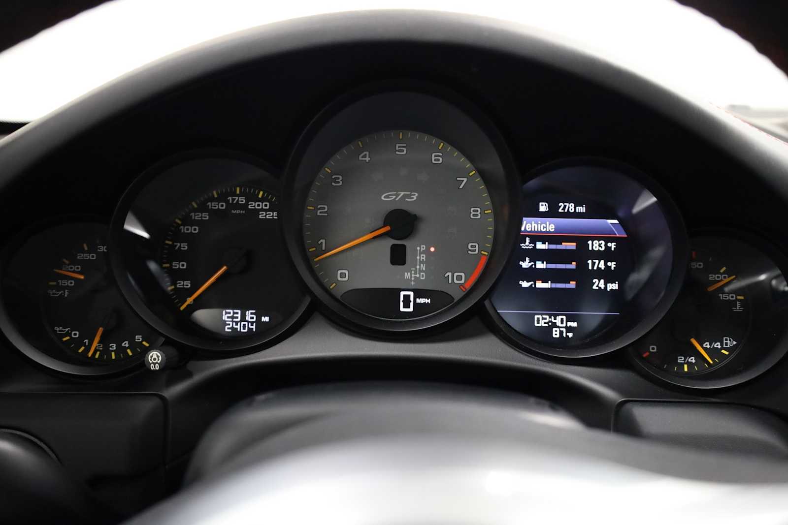 Thumbnail: 2016 Porsche 911 - 17