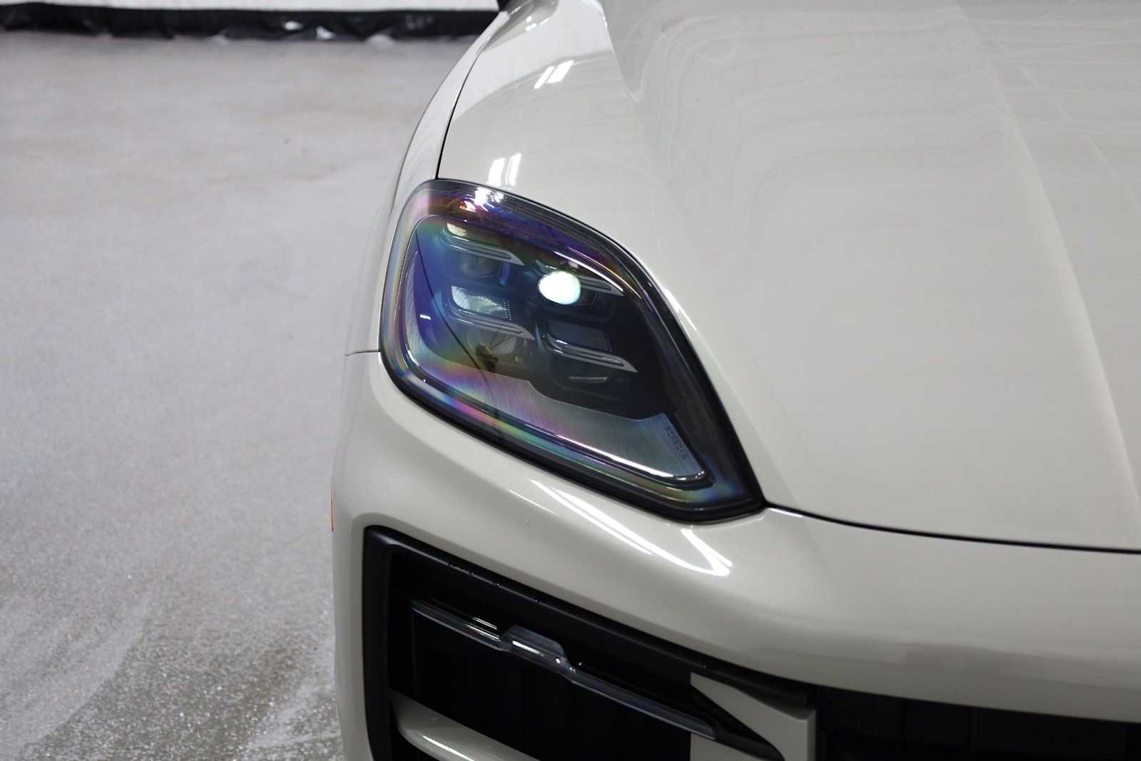 Thumbnail: 2026 Porsche Cayenne - 13