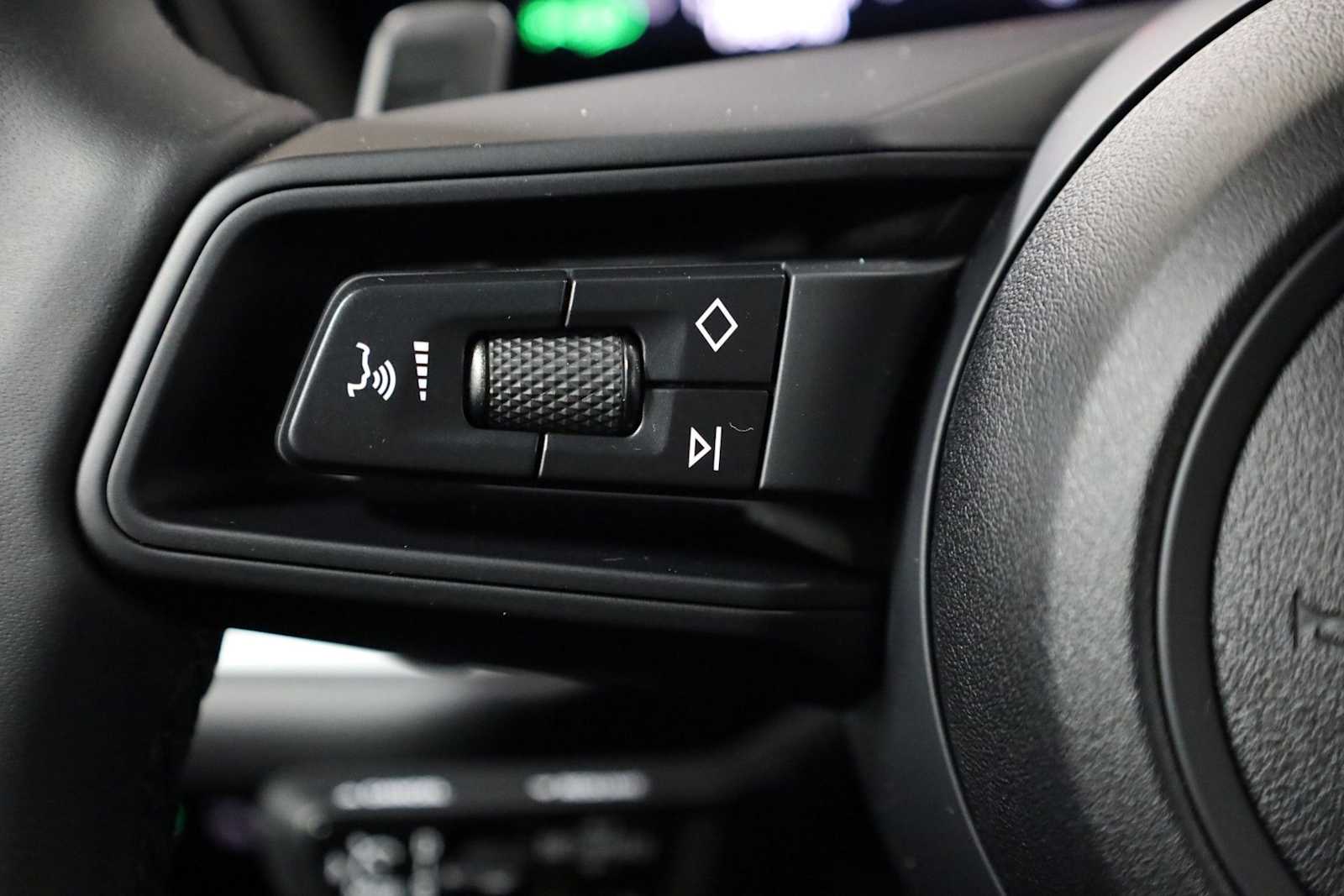 Thumbnail: 2025 Porsche Cayenne - 25