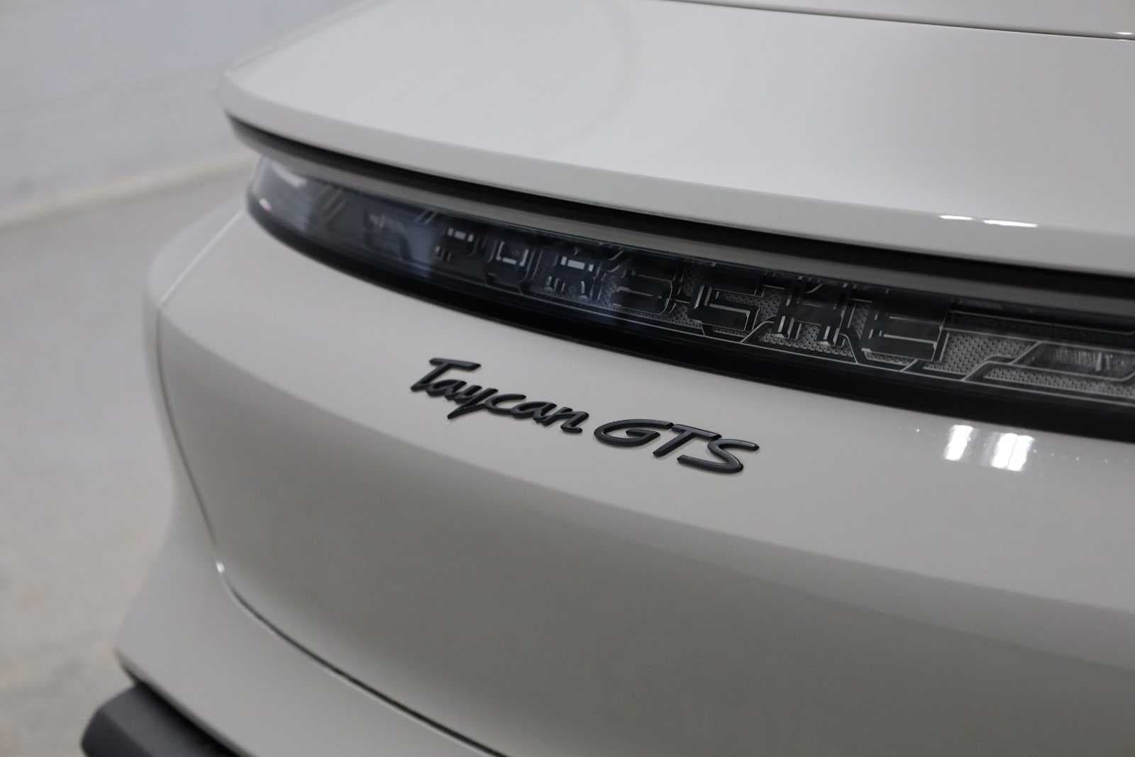 Thumbnail: 2026 Porsche Taycan - 8