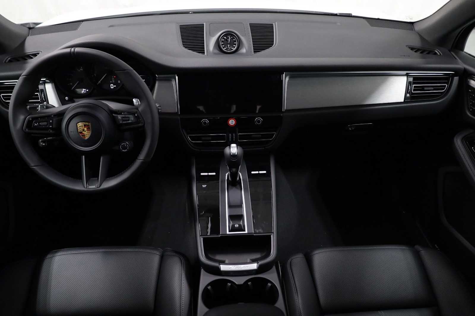 Thumbnail: 2026 Porsche Macan - 26