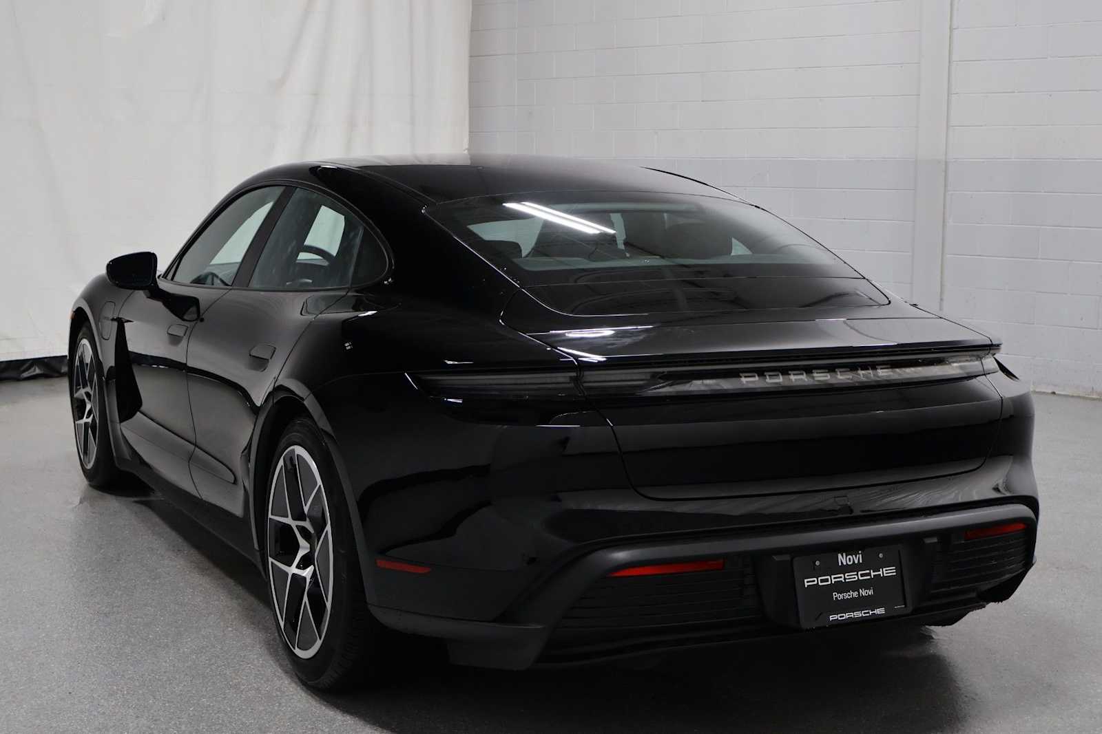 Thumbnail: 2026 Porsche Taycan - 3