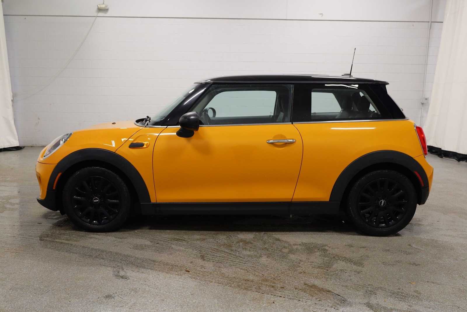 Thumbnail: 2016 MINI Cooper Hardtop - 2