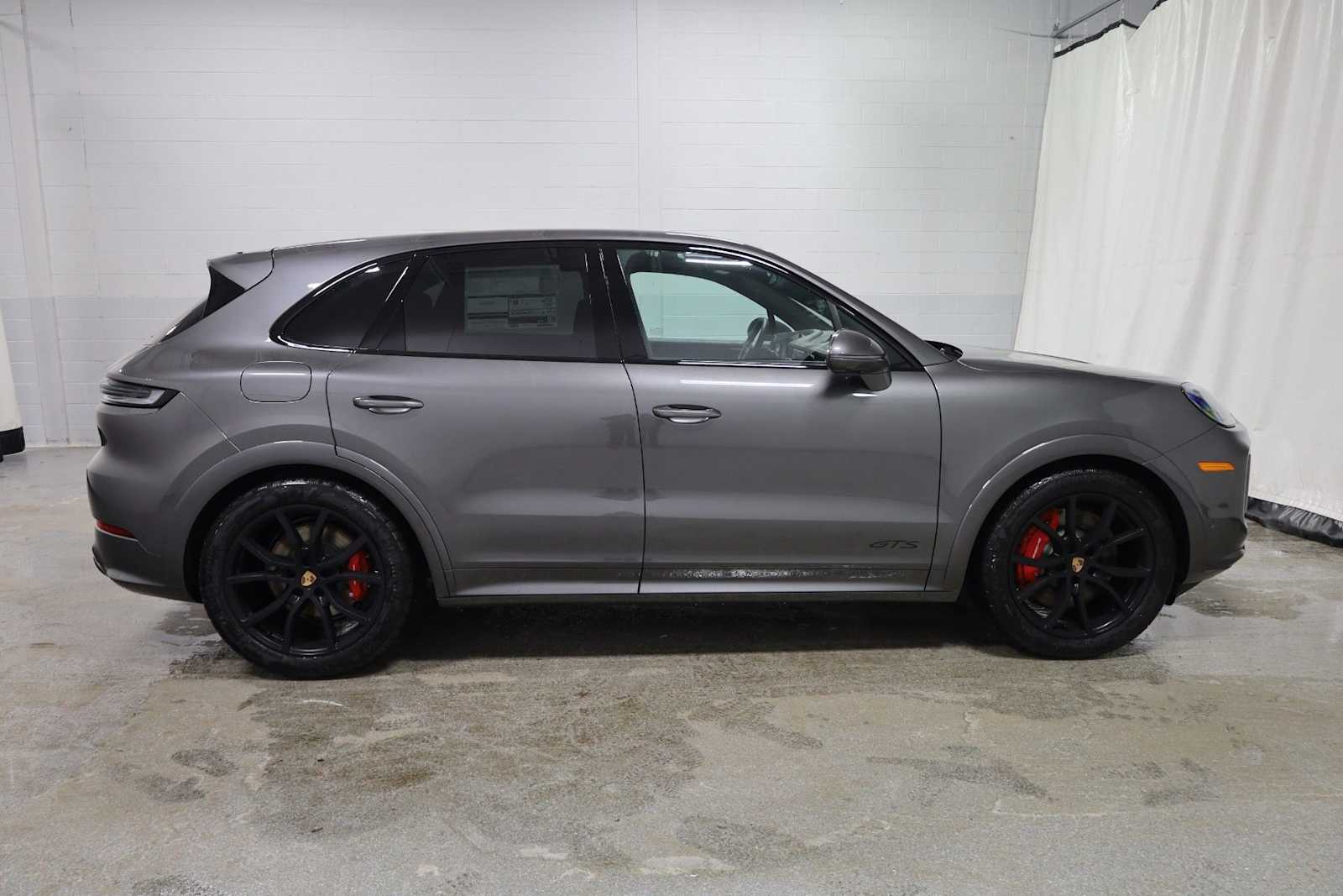 Thumbnail: 2026 Porsche Cayenne - 10