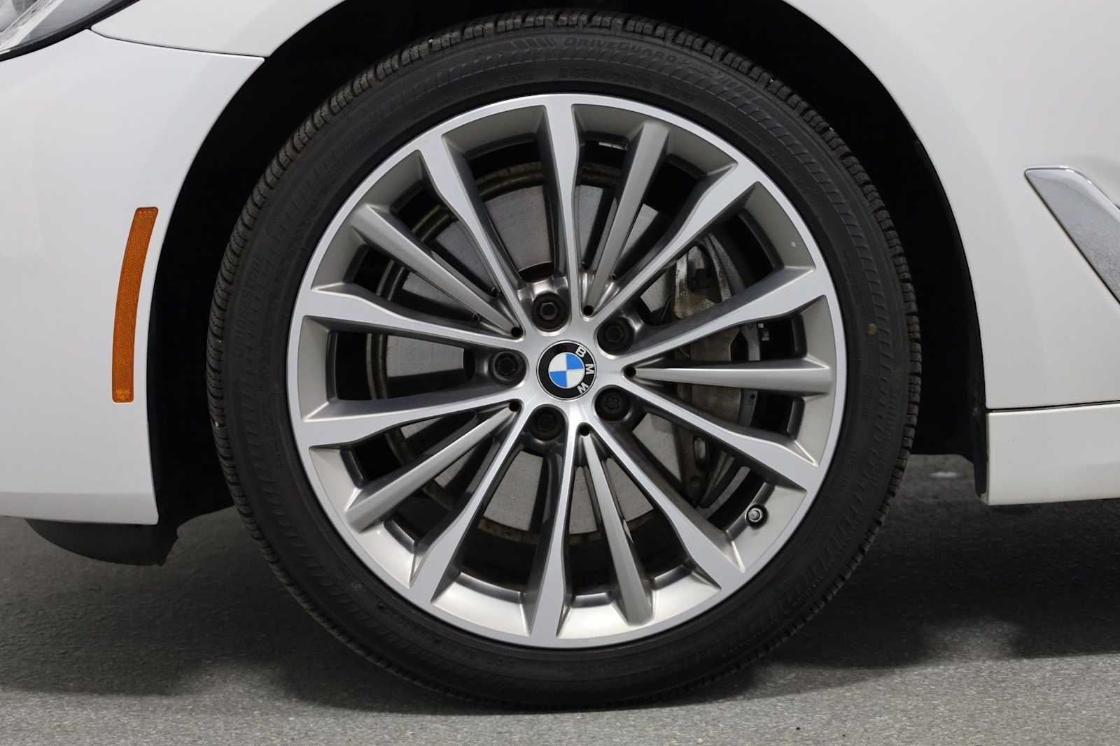 Thumbnail: 2022 BMW 5 Series - 38