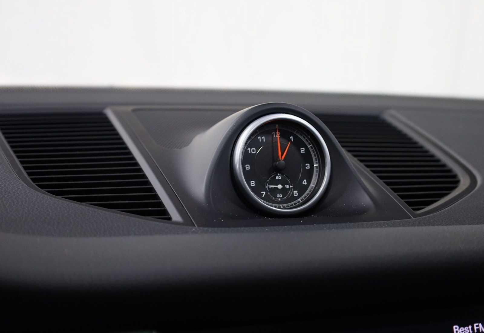 Thumbnail: 2018 Porsche Macan - 18