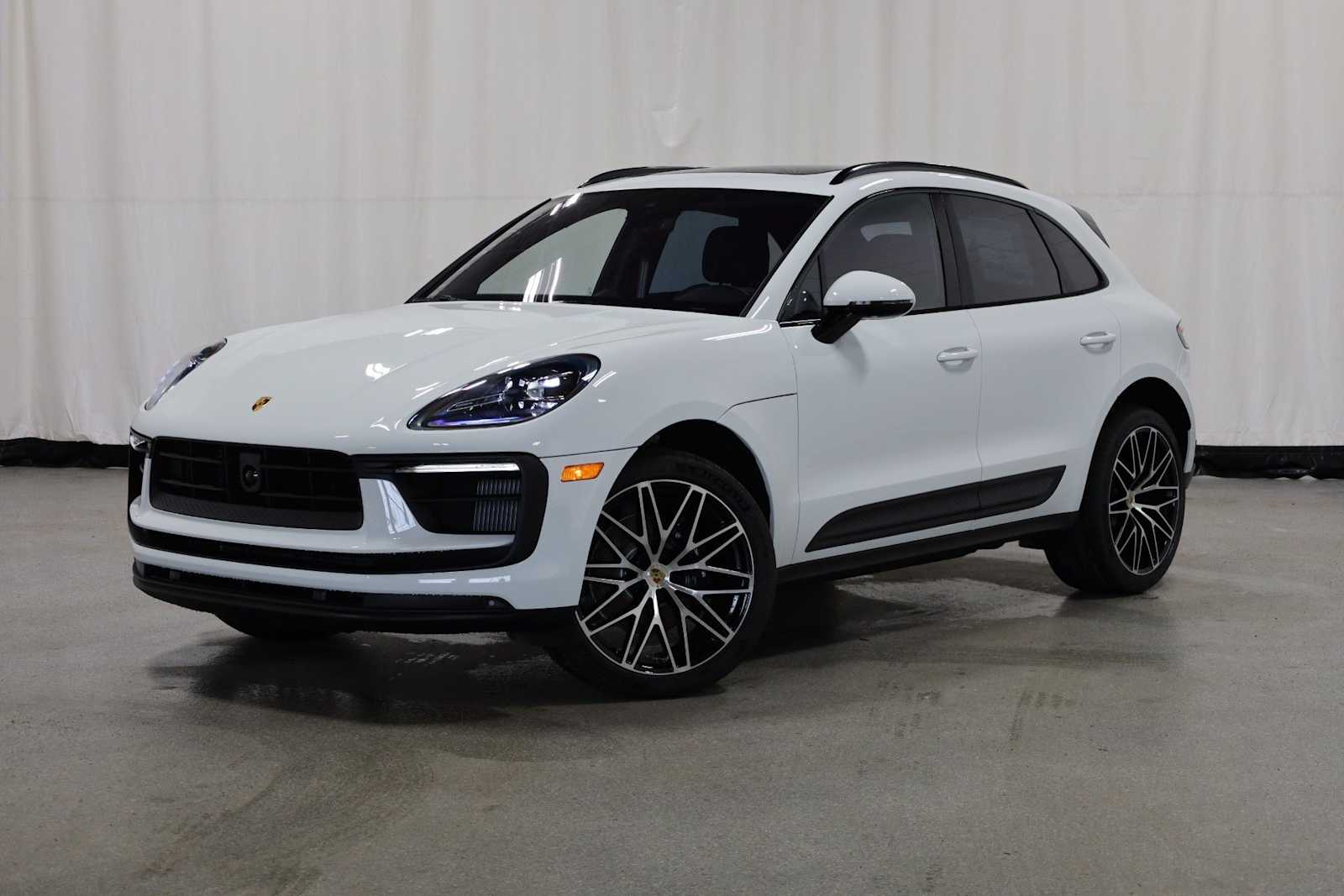 Thumbnail: 2026 Porsche Macan - 1