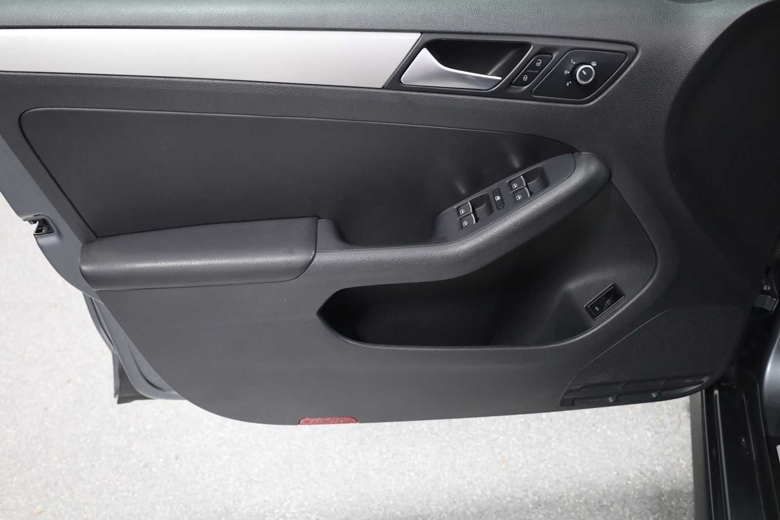 Thumbnail: 2014 Volkswagen Jetta - 16