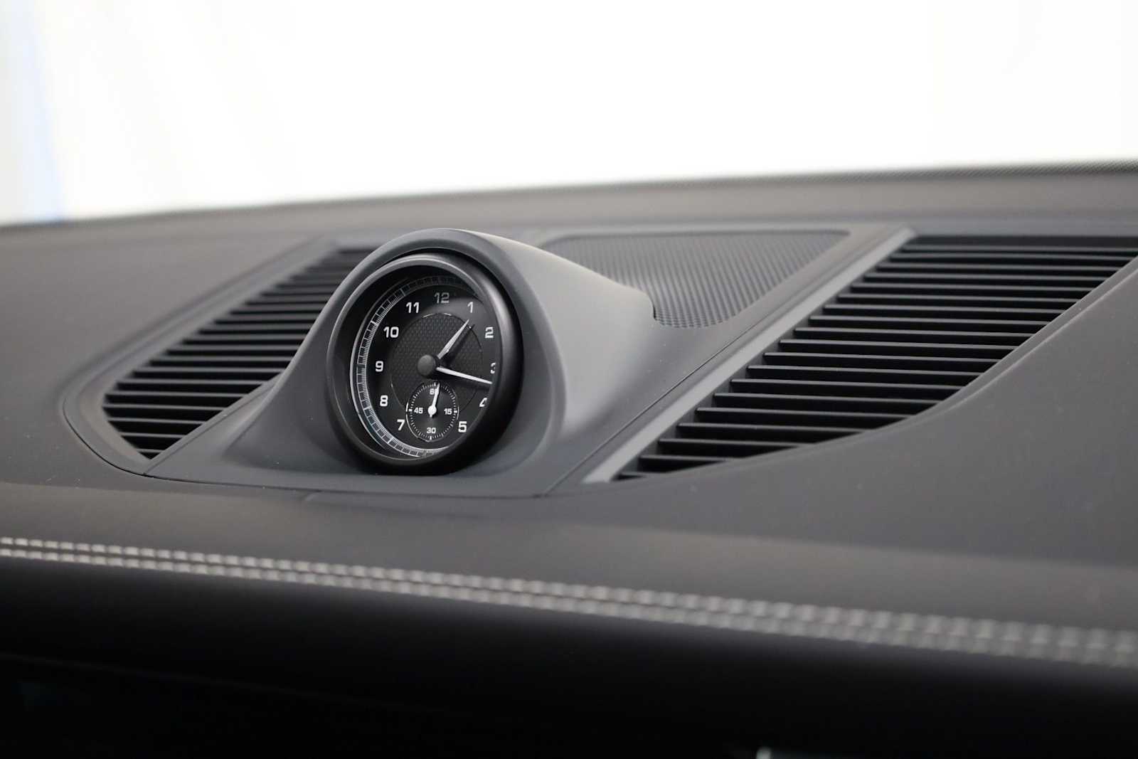 Thumbnail: 2026 Porsche Macan - 23