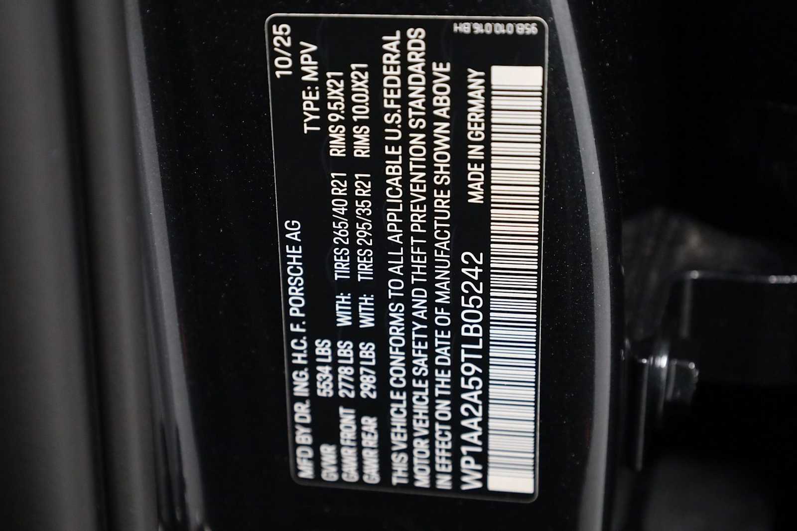 Thumbnail: 2026 Porsche Macan - 44