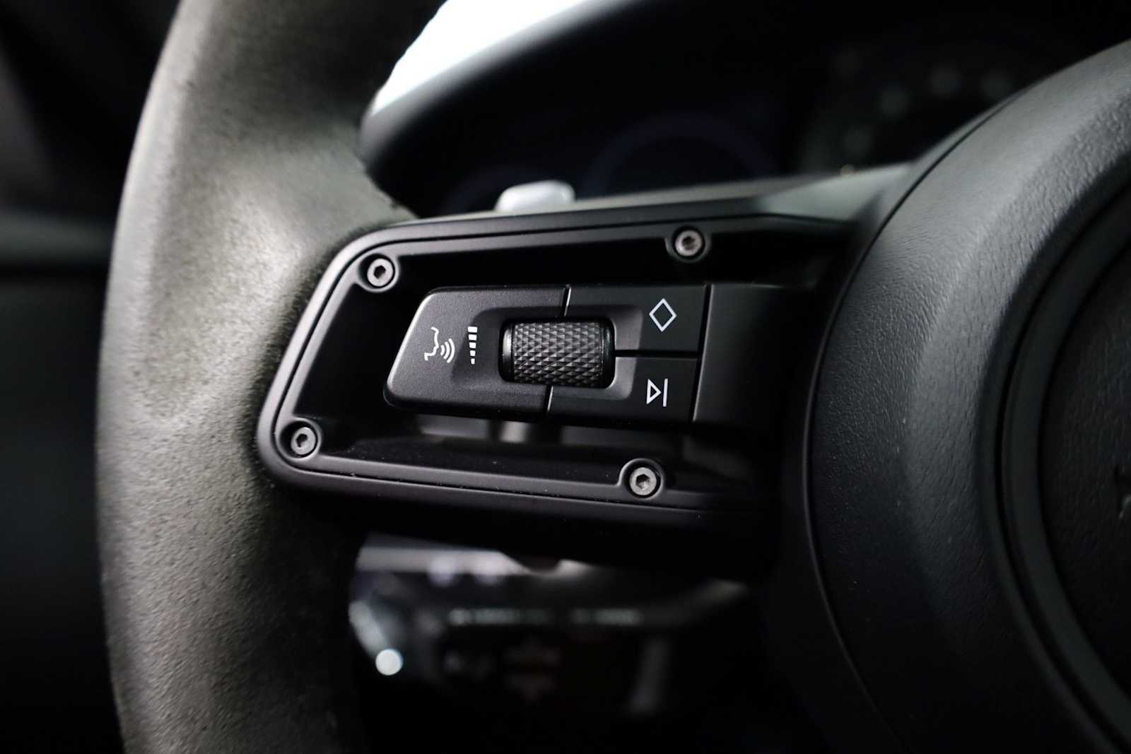 Thumbnail: 2022 Porsche 911 - 25