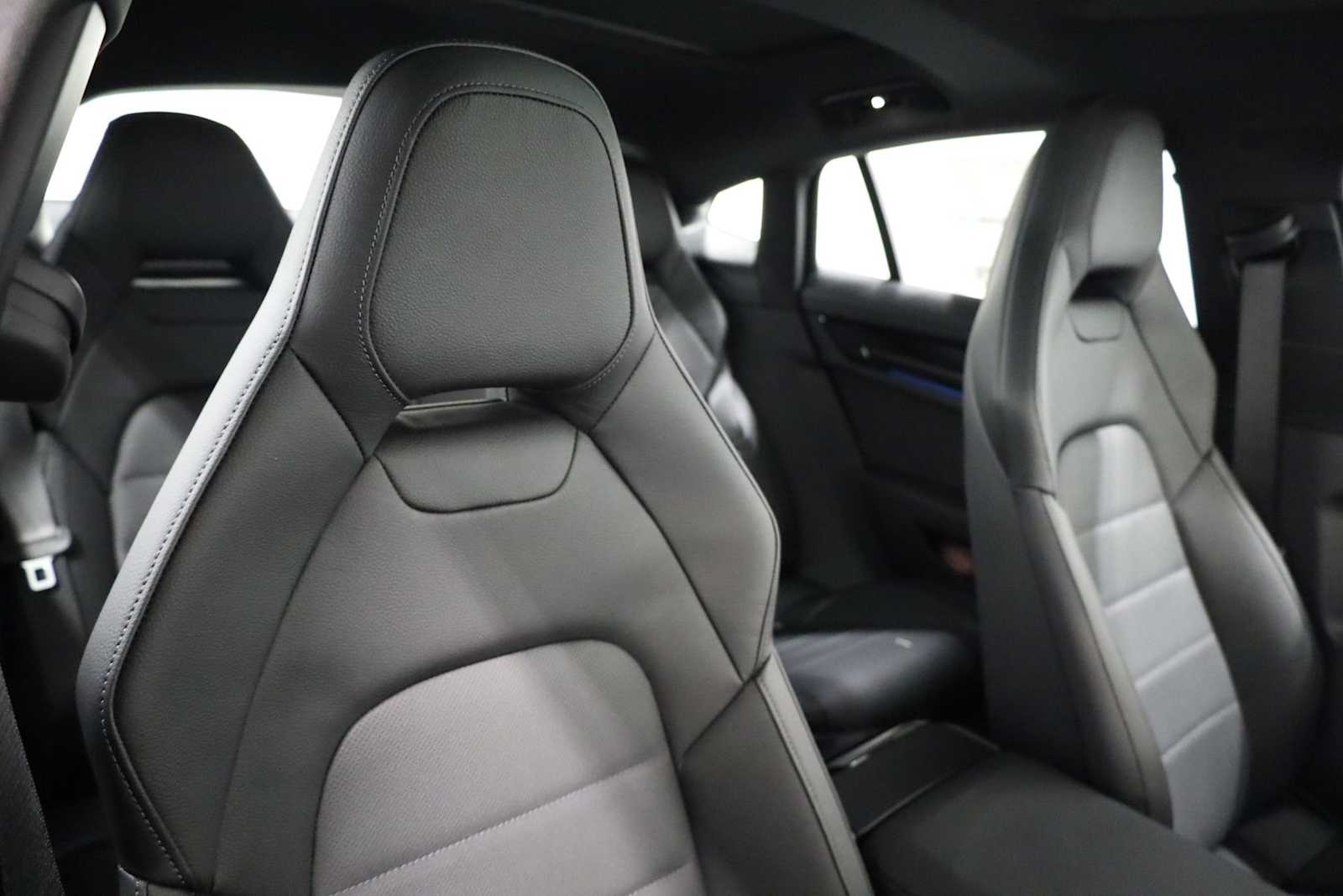 Thumbnail: 2026 Porsche Panamera - 21