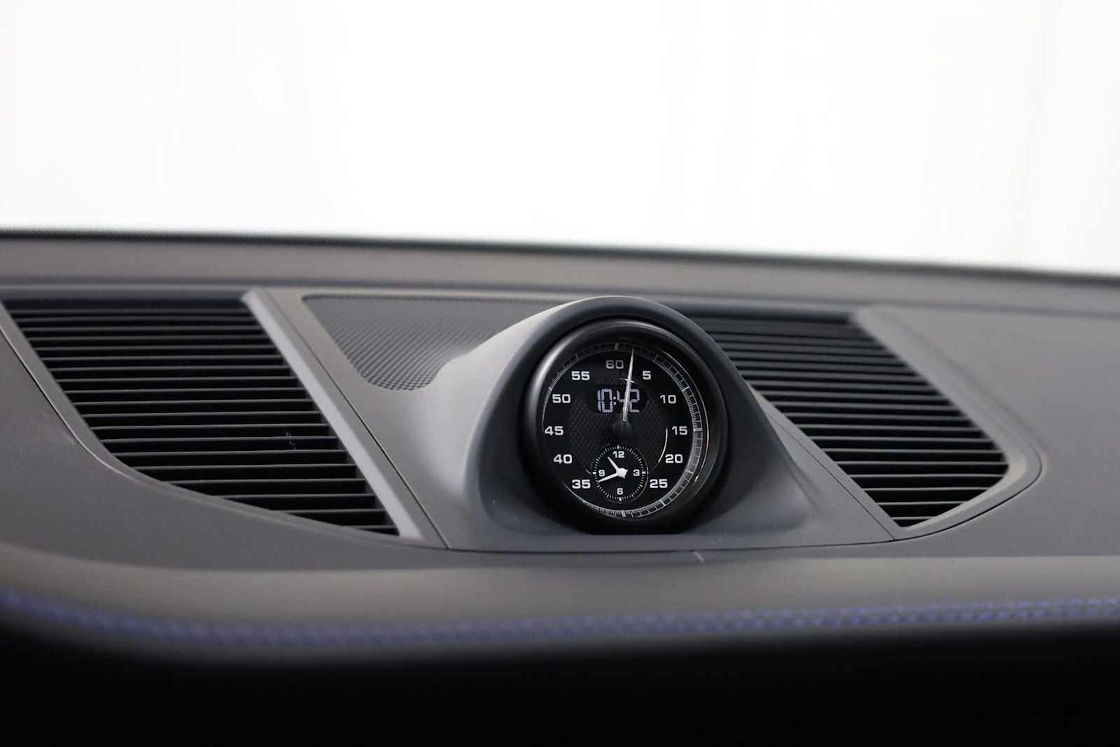 Thumbnail: 2026 Porsche Macan - 18