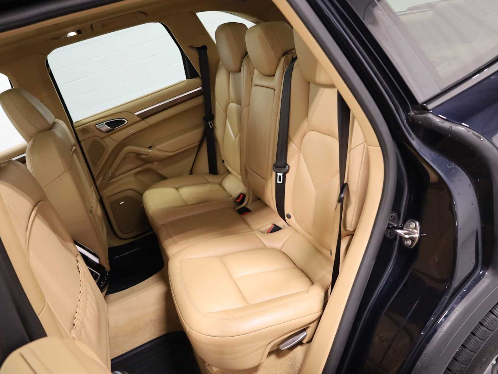 Thumbnail: 2015 Porsche Cayenne - 36