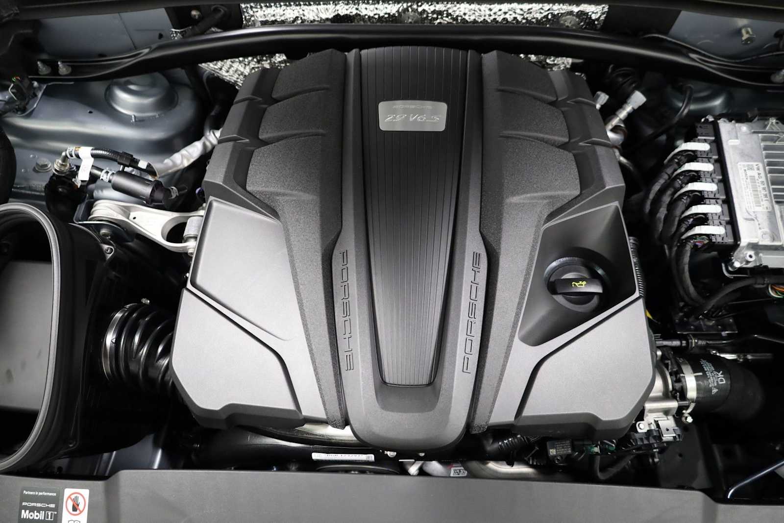 Thumbnail: 2026 Porsche Macan - 42