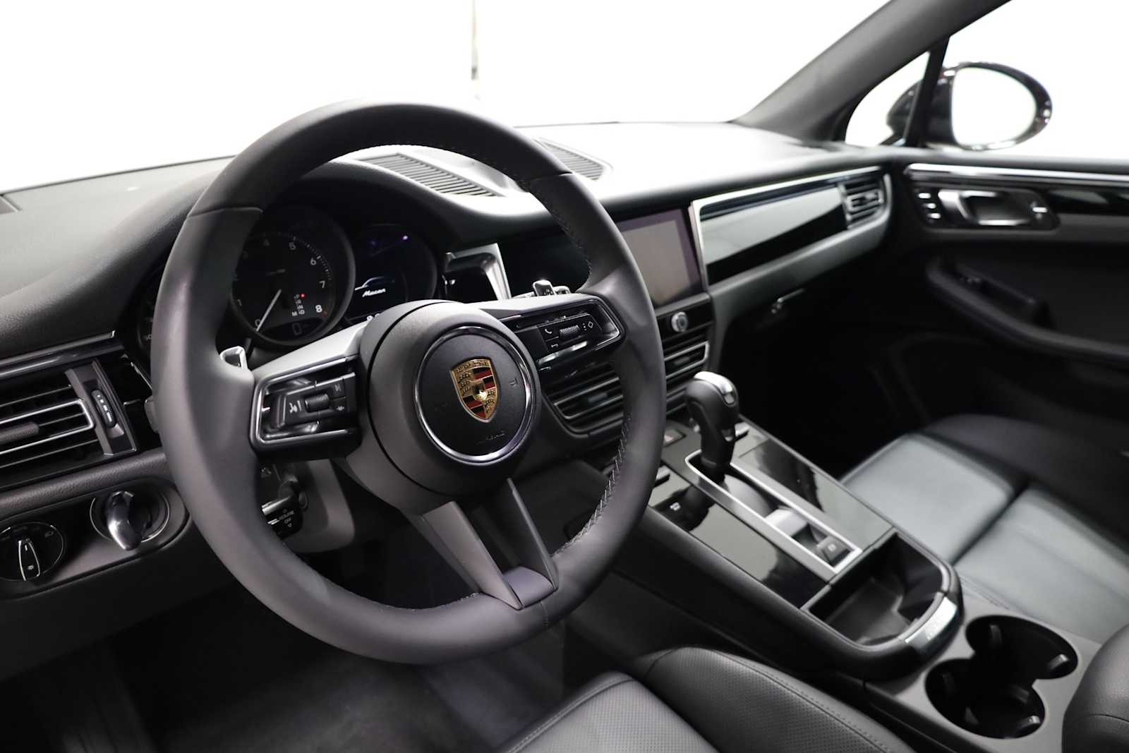 Thumbnail: 2025 Porsche Macan - 4