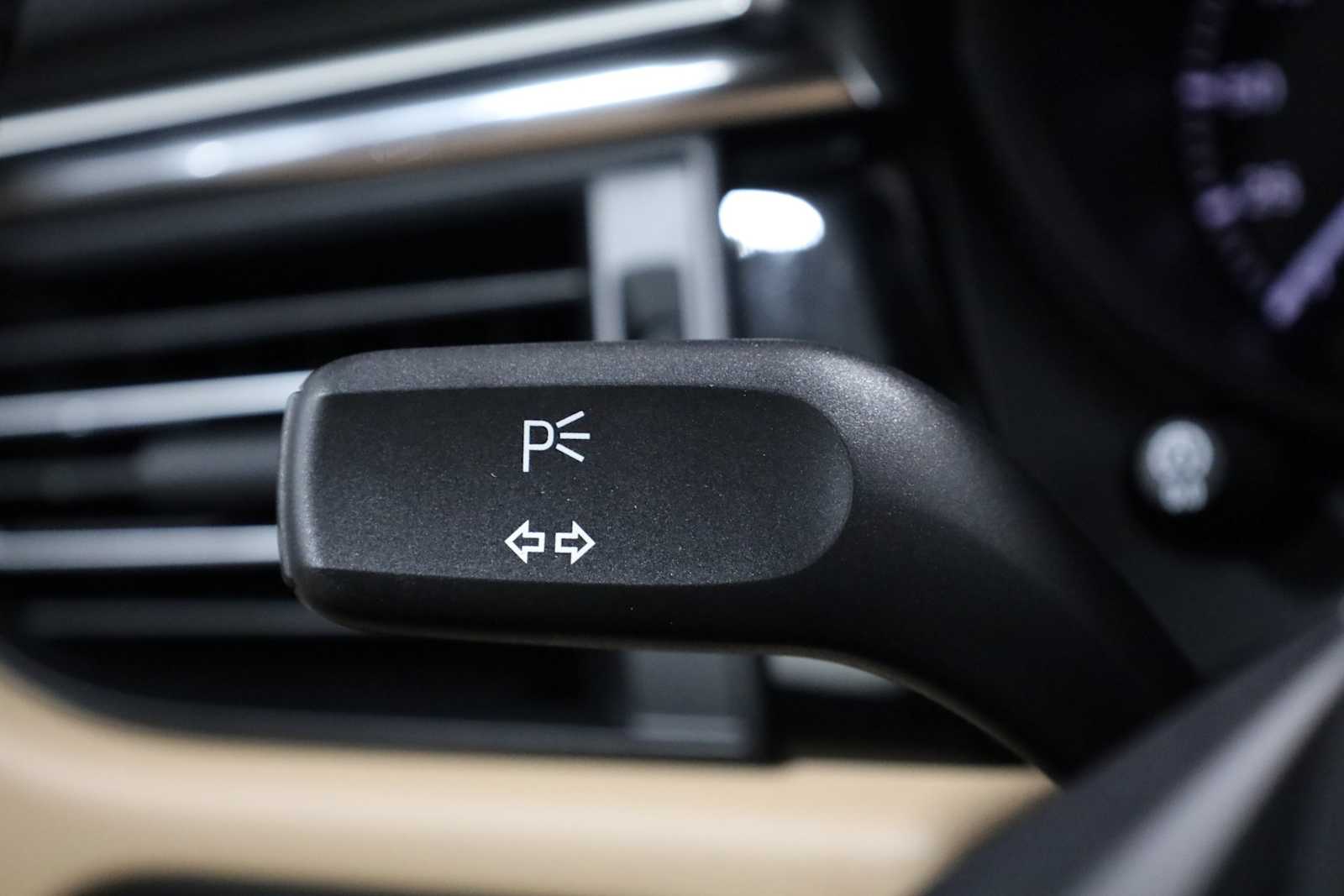 Thumbnail: 2026 Porsche Macan - 30