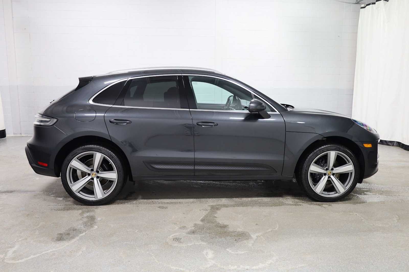 Thumbnail: 2026 Porsche Macan - 10