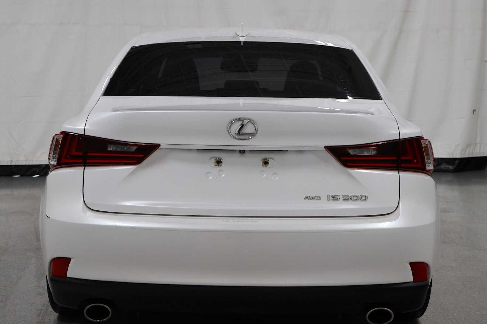 Thumbnail: 2016 Lexus IS - 7