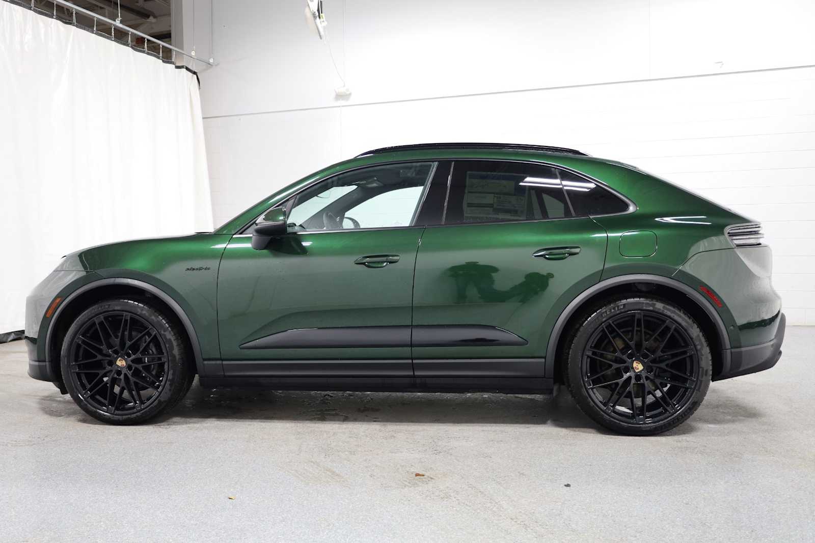 Thumbnail: 2024 Porsche Macan - 2