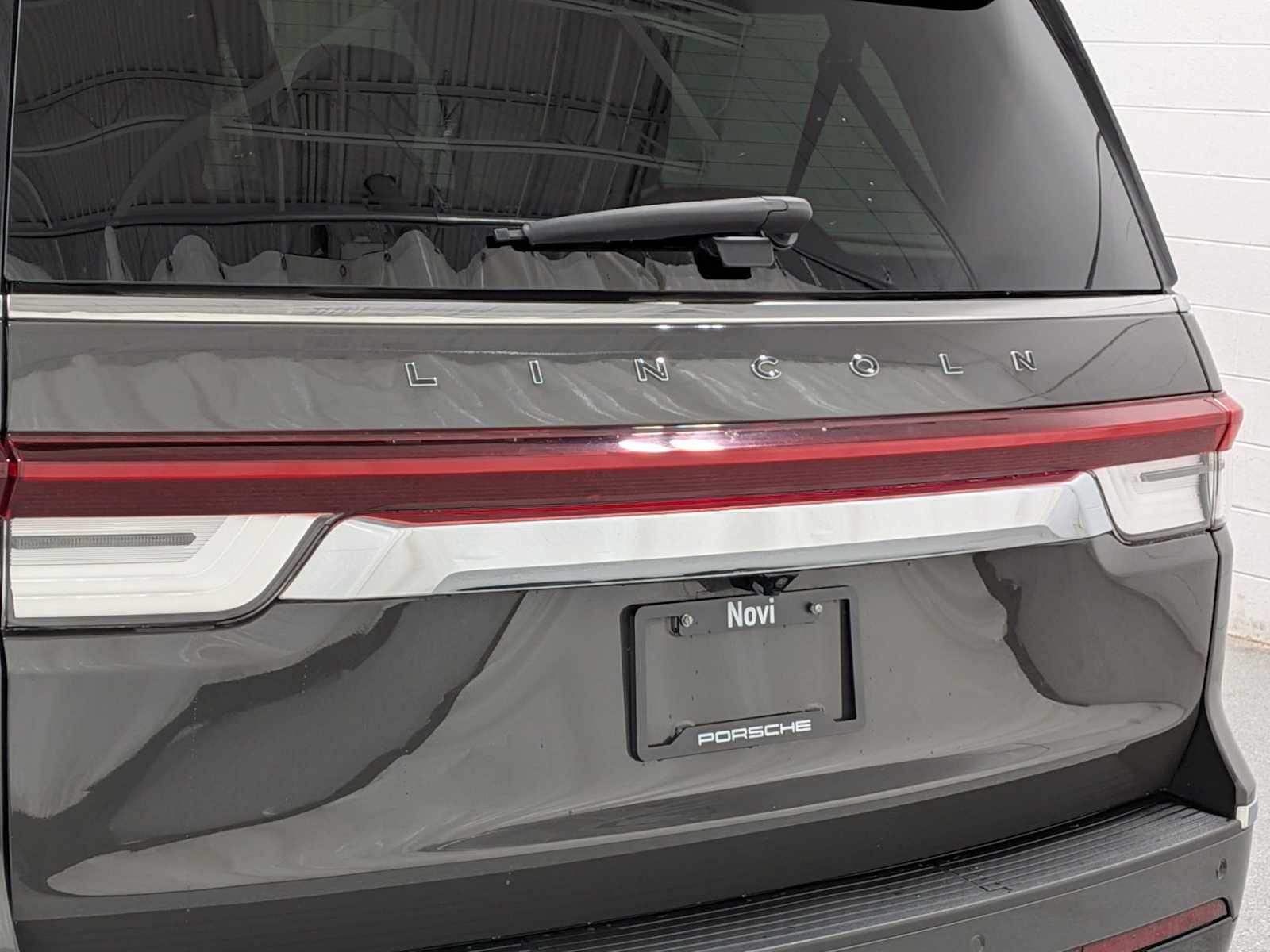 Thumbnail: 2023 Lincoln Navigator L - 8