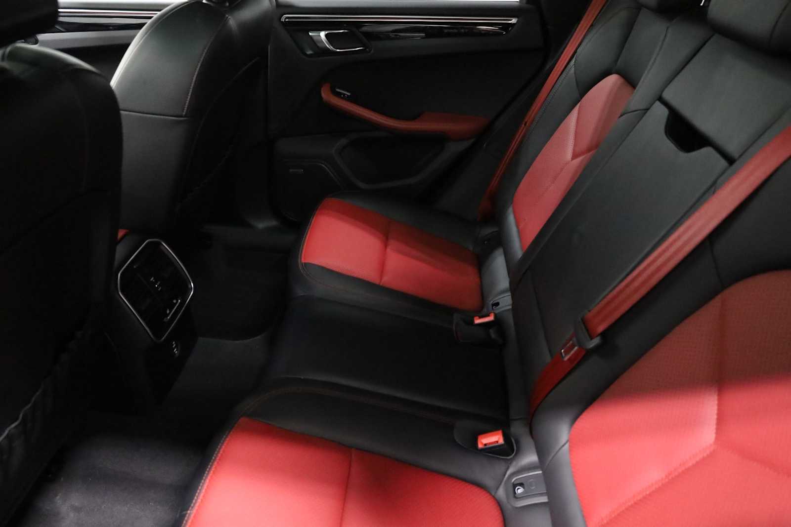Thumbnail: 2020 Porsche Macan - 34