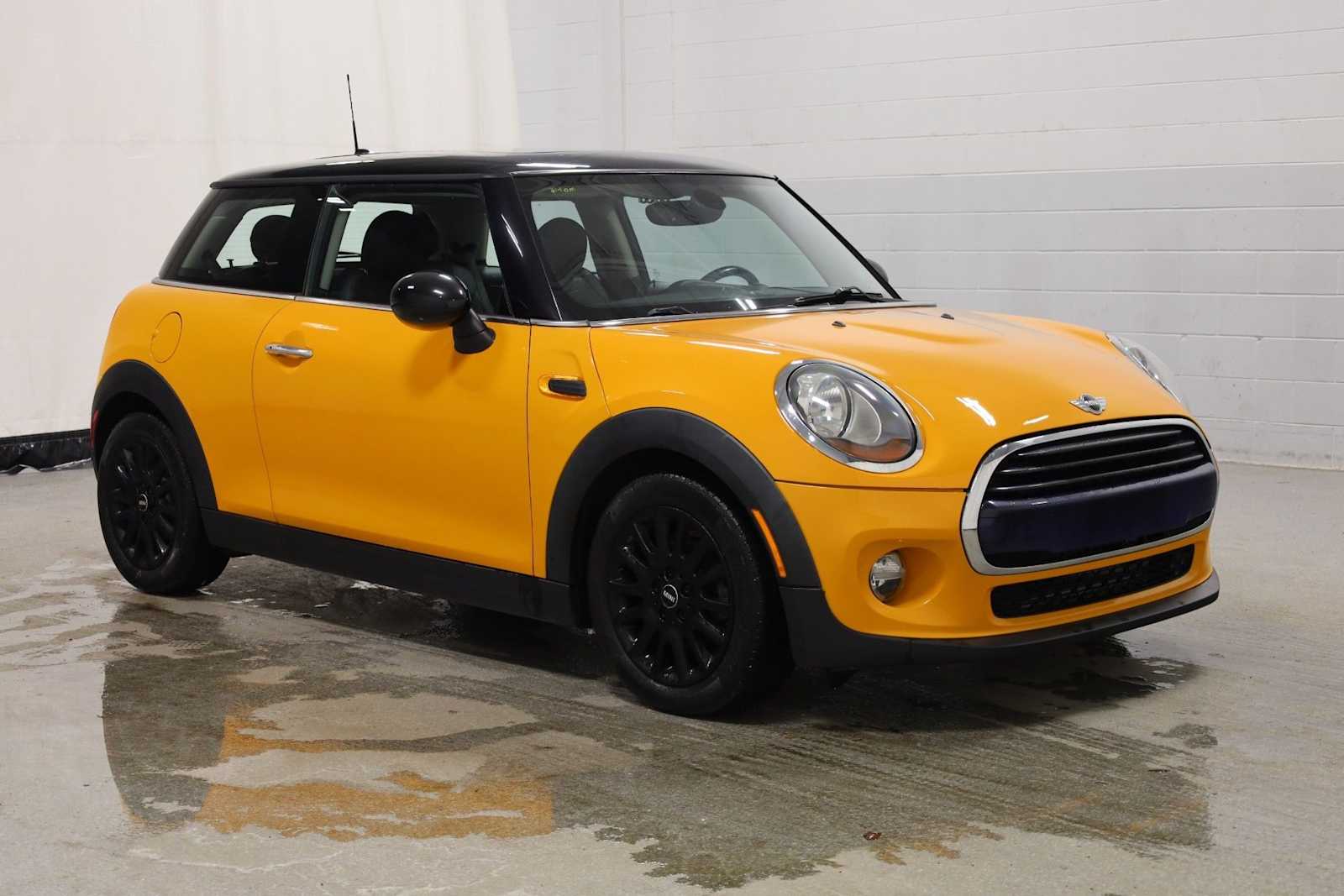 Thumbnail: 2016 MINI Cooper Hardtop - 13