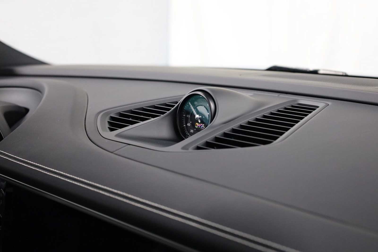 Thumbnail: 2025 Porsche Macan - 23