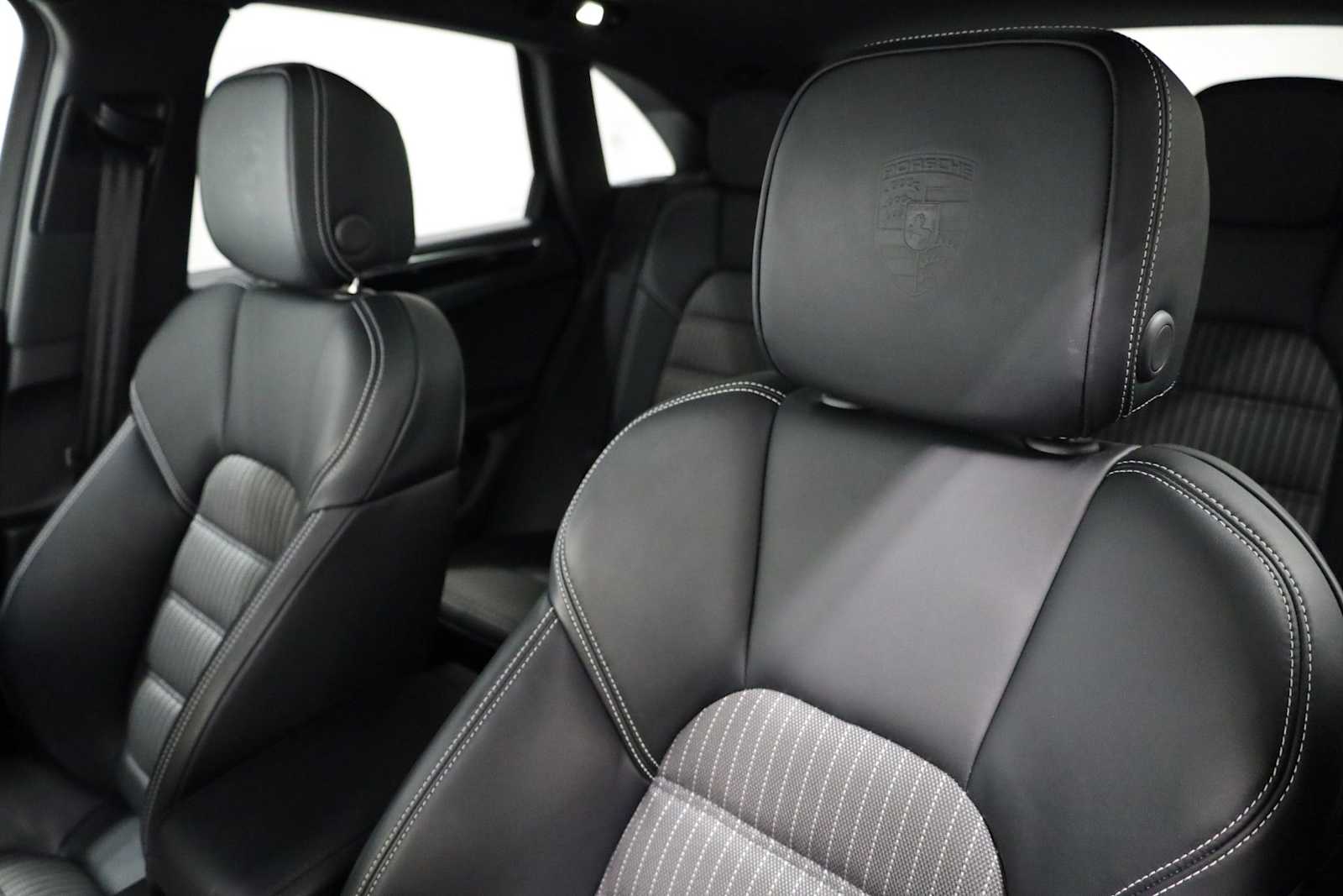 Thumbnail: 2025 Porsche Macan - 18