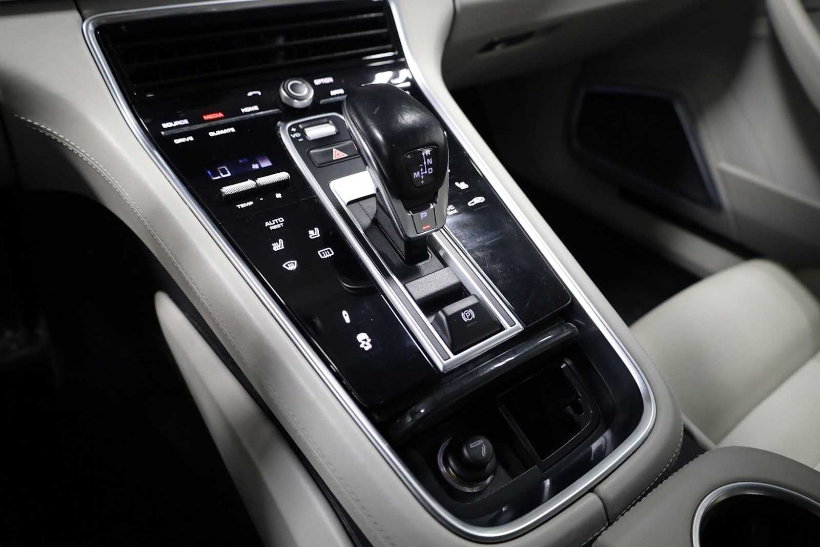 Thumbnail: 2017 Porsche Panamera - 29