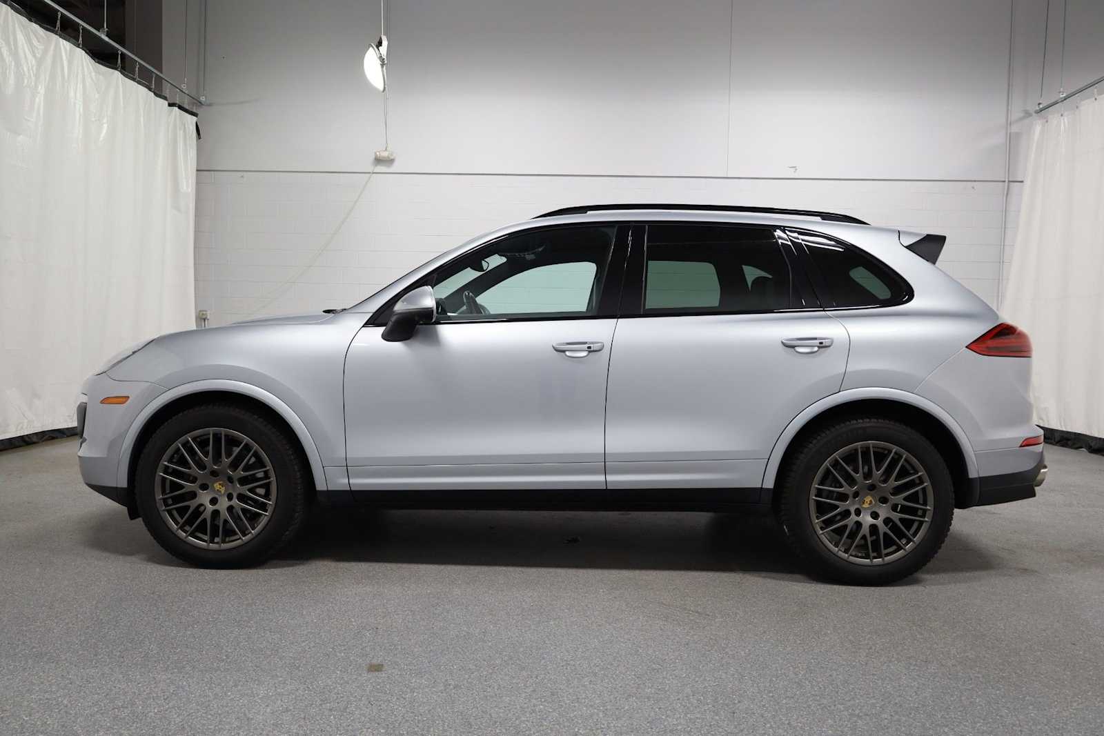 Thumbnail: 2017 Porsche Cayenne - 2