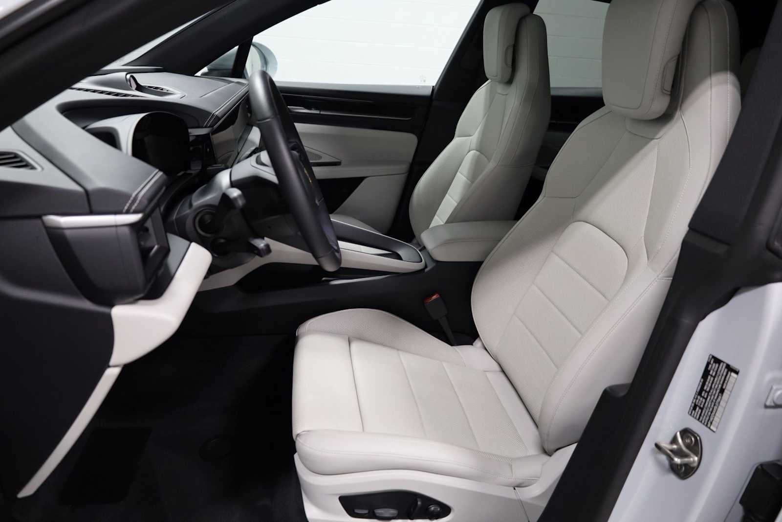 Thumbnail: 2025 Porsche Macan - 5