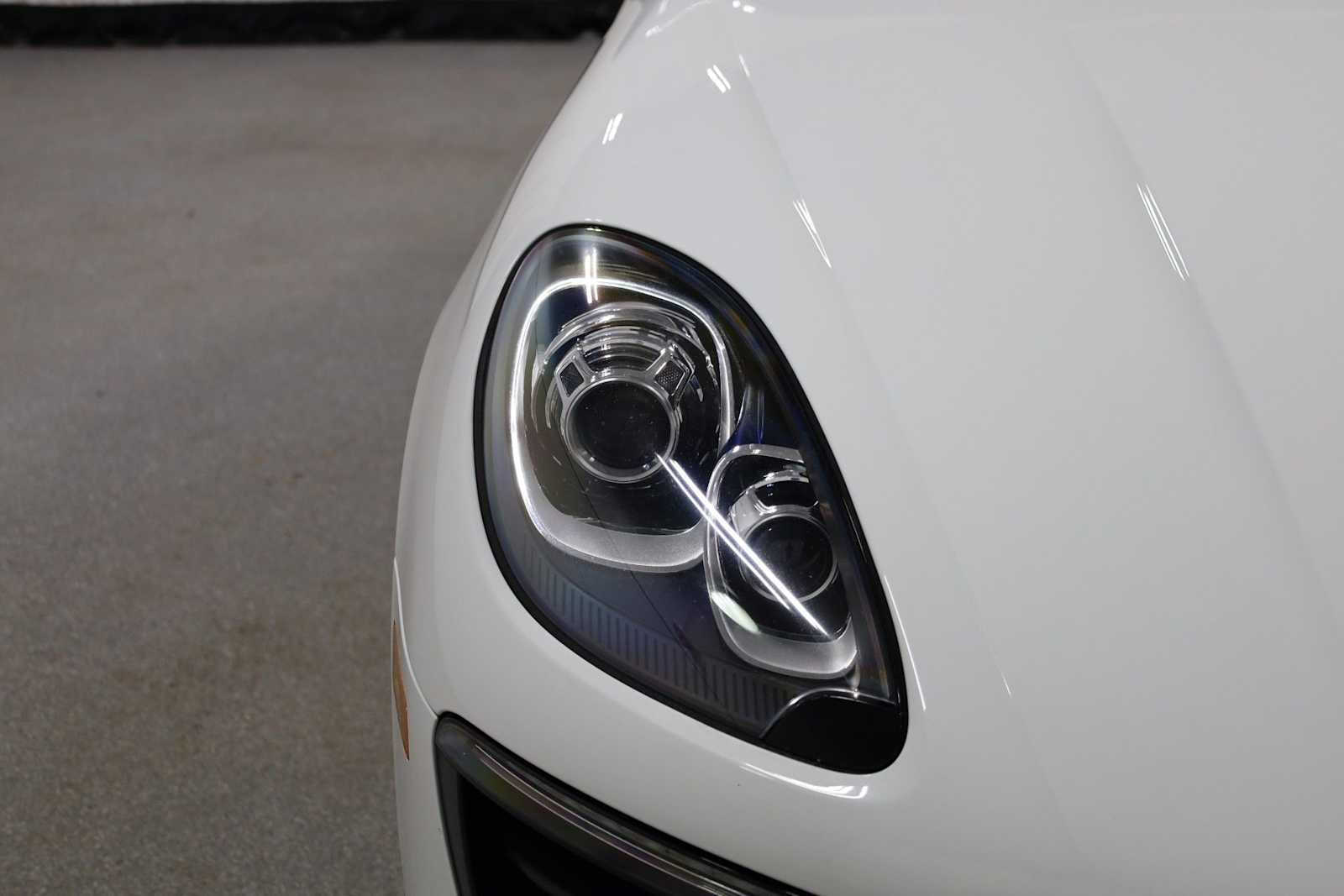 Thumbnail: 2017 Porsche Macan - 15