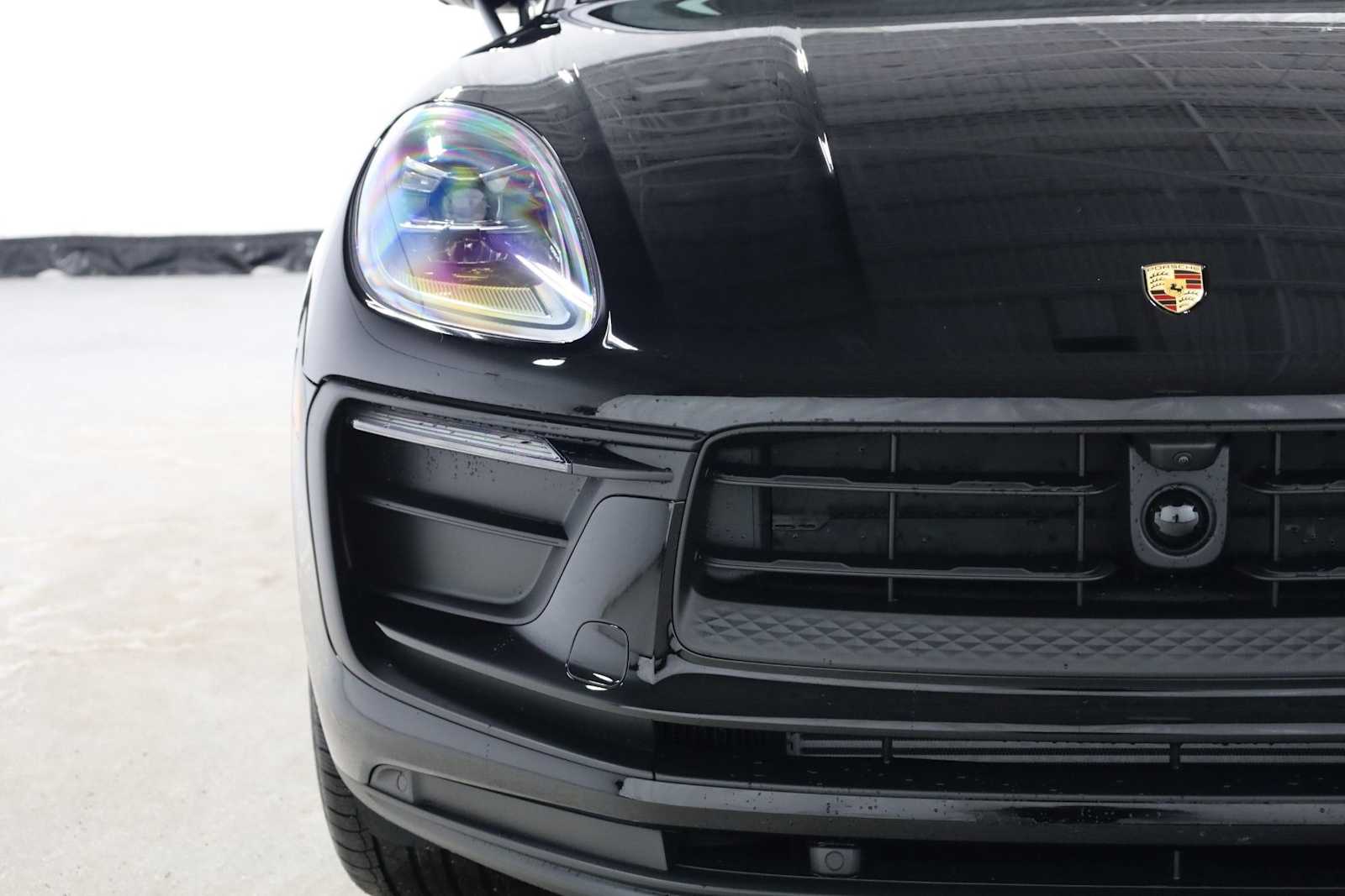 Thumbnail: 2026 Porsche Macan - 15