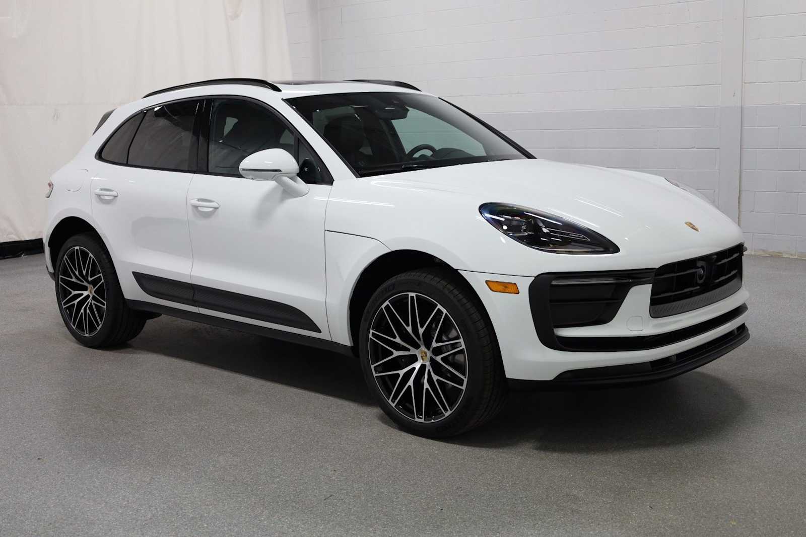 Thumbnail: 2026 Porsche Macan - 13