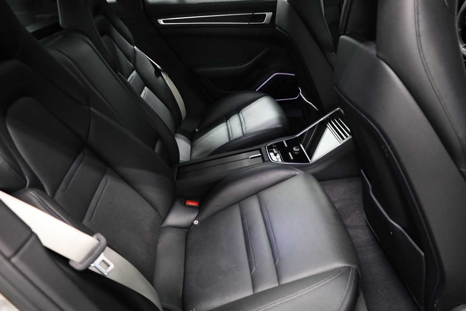 2023 Porsche Panamera 4 36