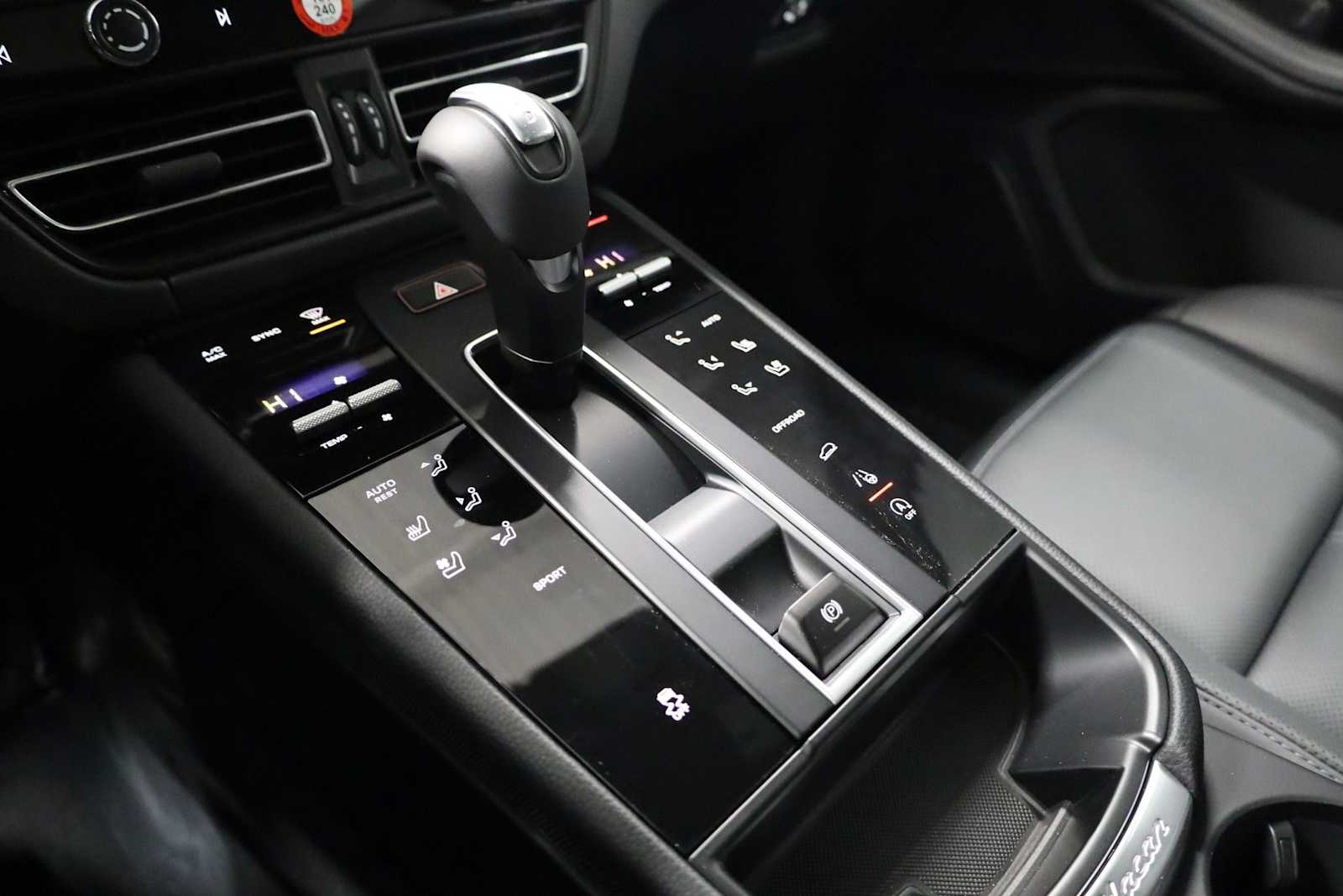 Thumbnail: 2026 Porsche Macan - 29
