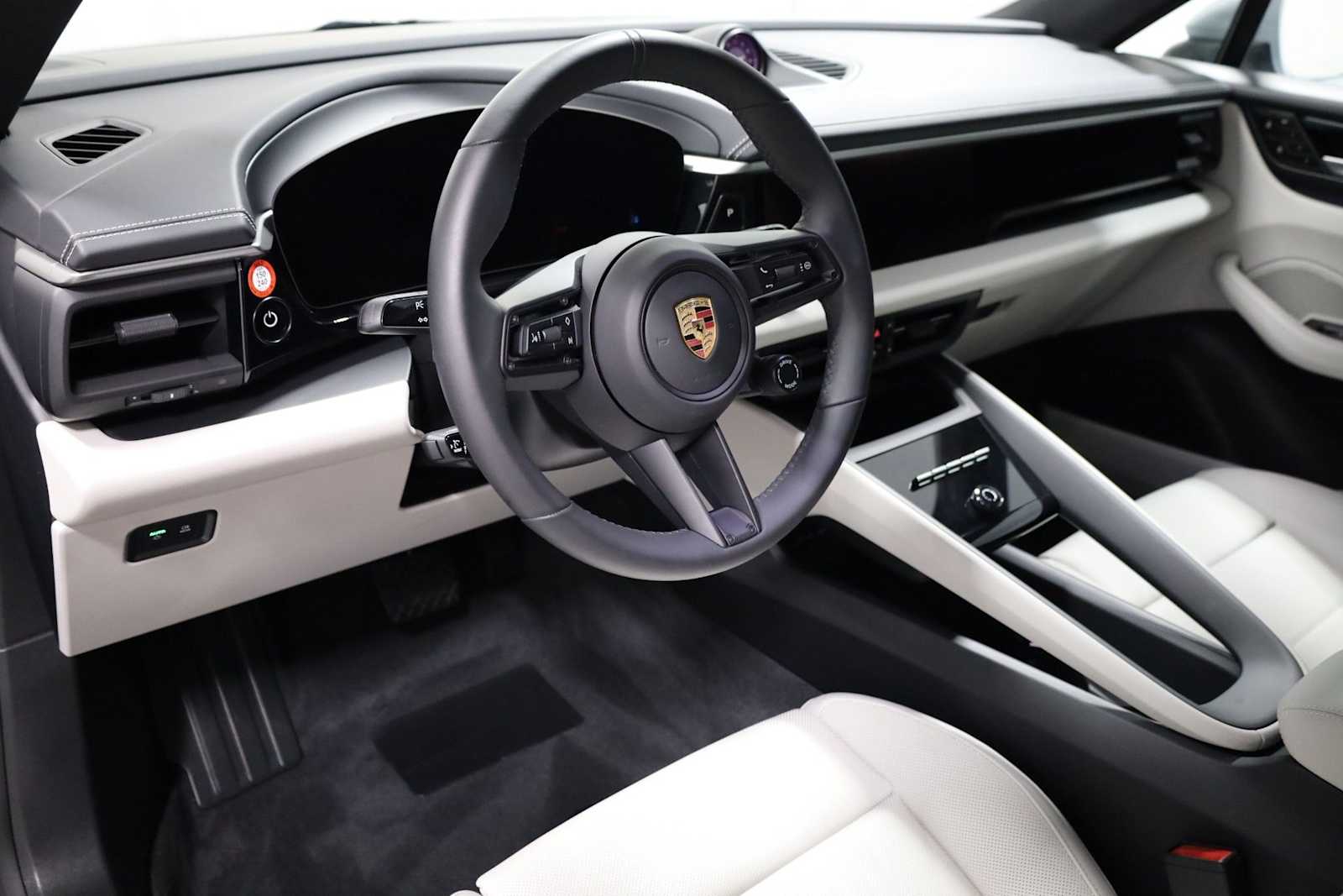 Thumbnail: 2025 Porsche Macan - 4